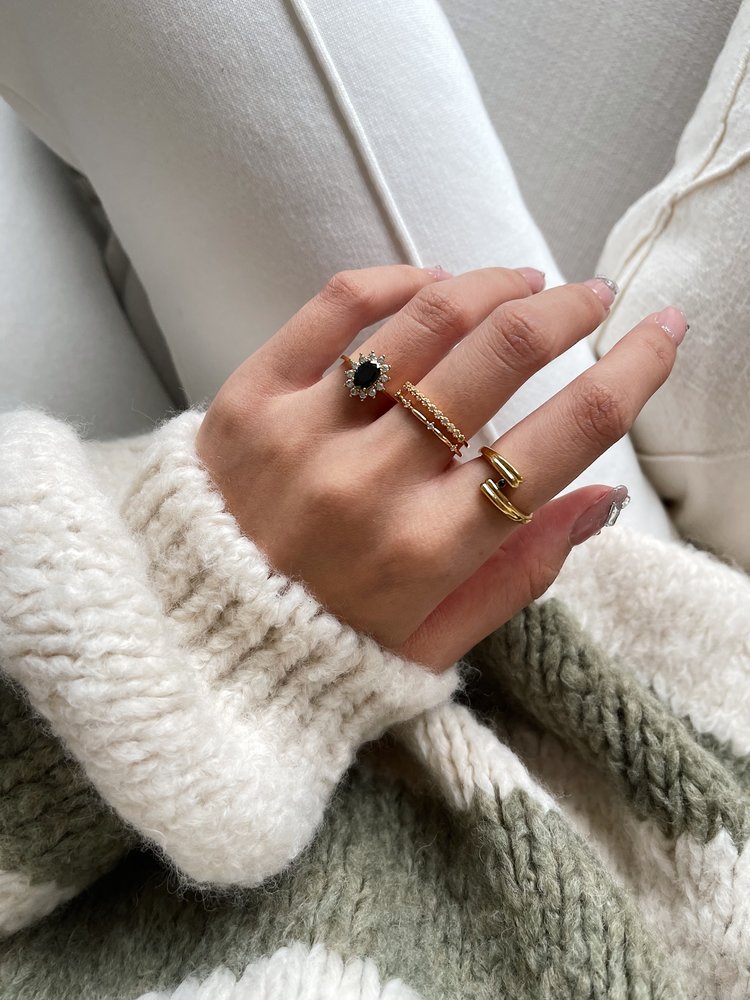 Gold Elegant Twist Ring