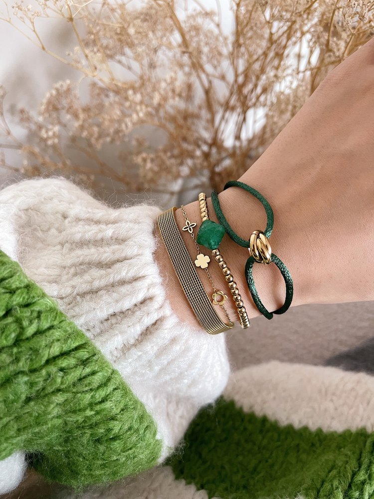 Gold Dainty Triple Flowers Bracelet