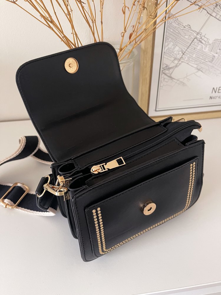 Gisa Stitched Crossbody Bag / Black