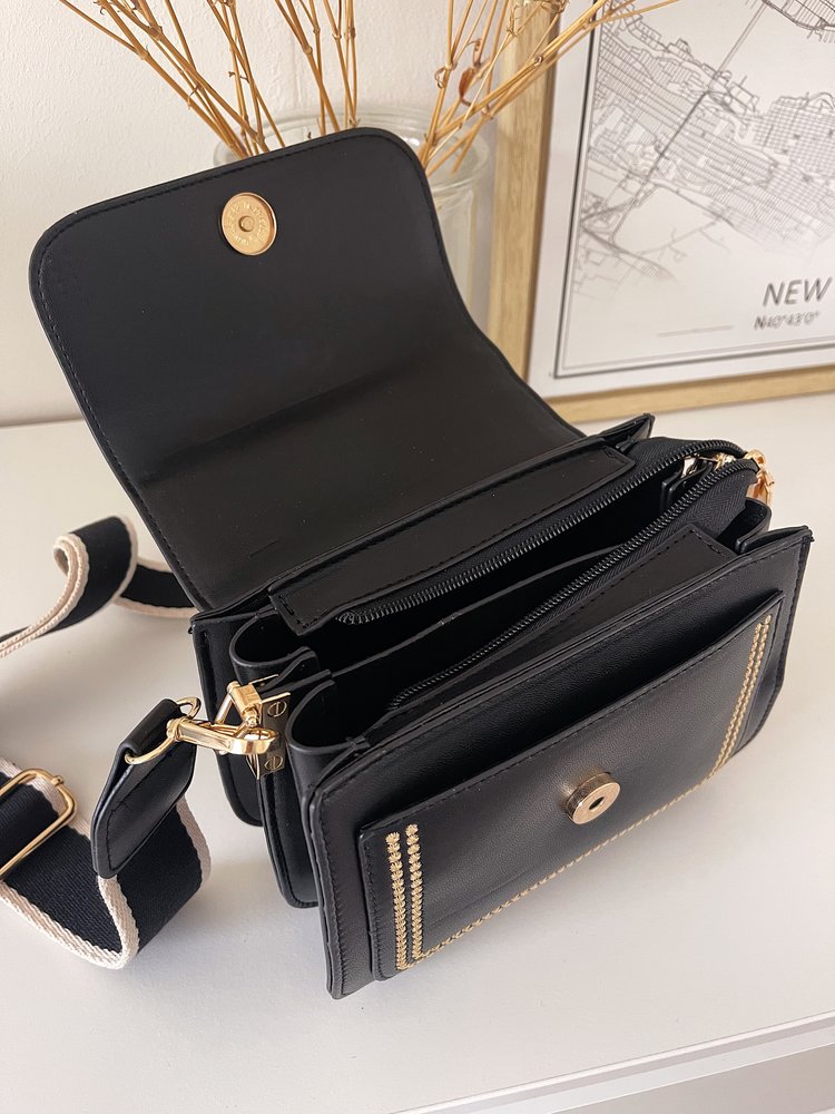 Gisa Stitched Crossbody Bag / Black