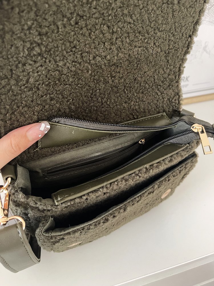 Miyo Teddy Crossbody Bag / Army Green