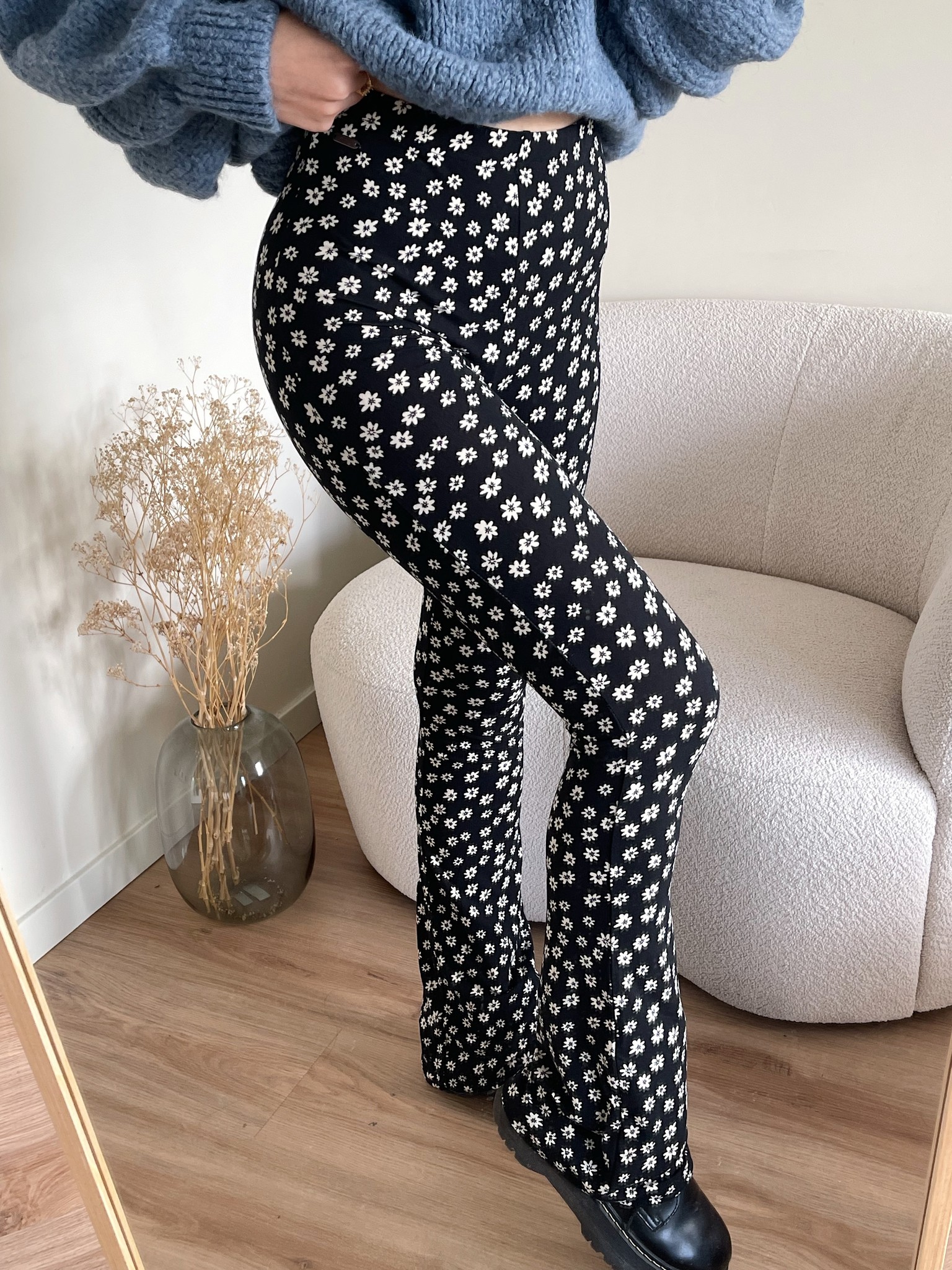 Blossom Flower Flared Leggings / Black - Hello My Love