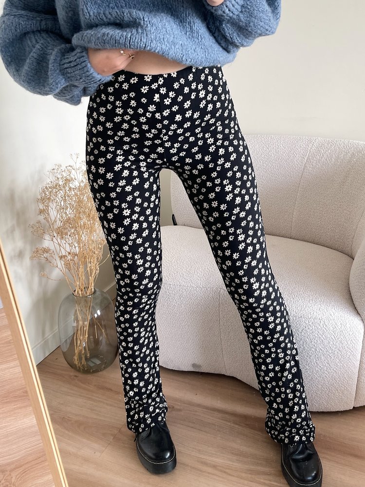 Blossom Flower Flared Leggings / Black