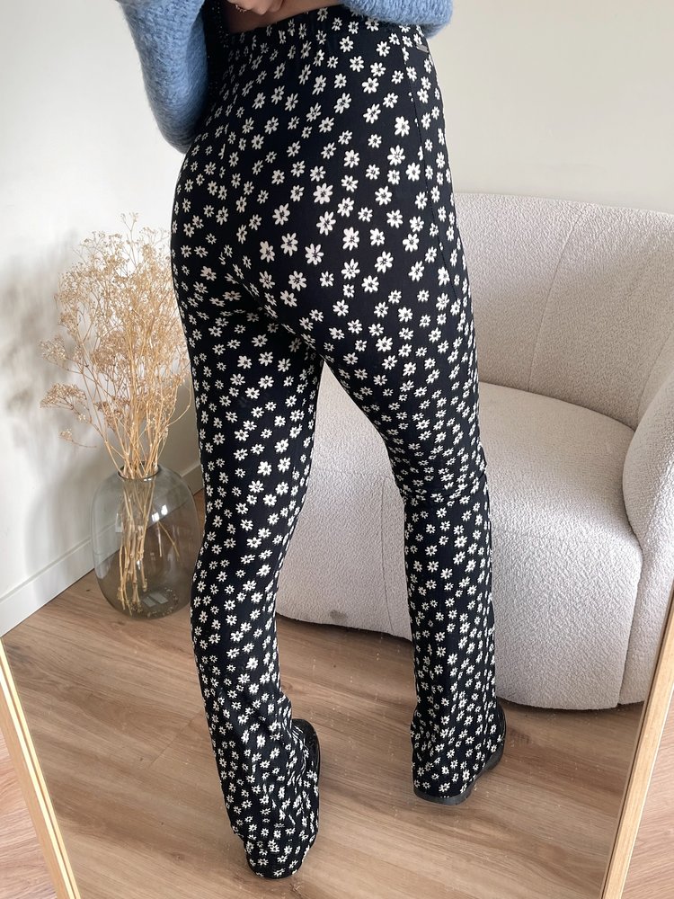 Blossom Flower Flared Leggings / Black