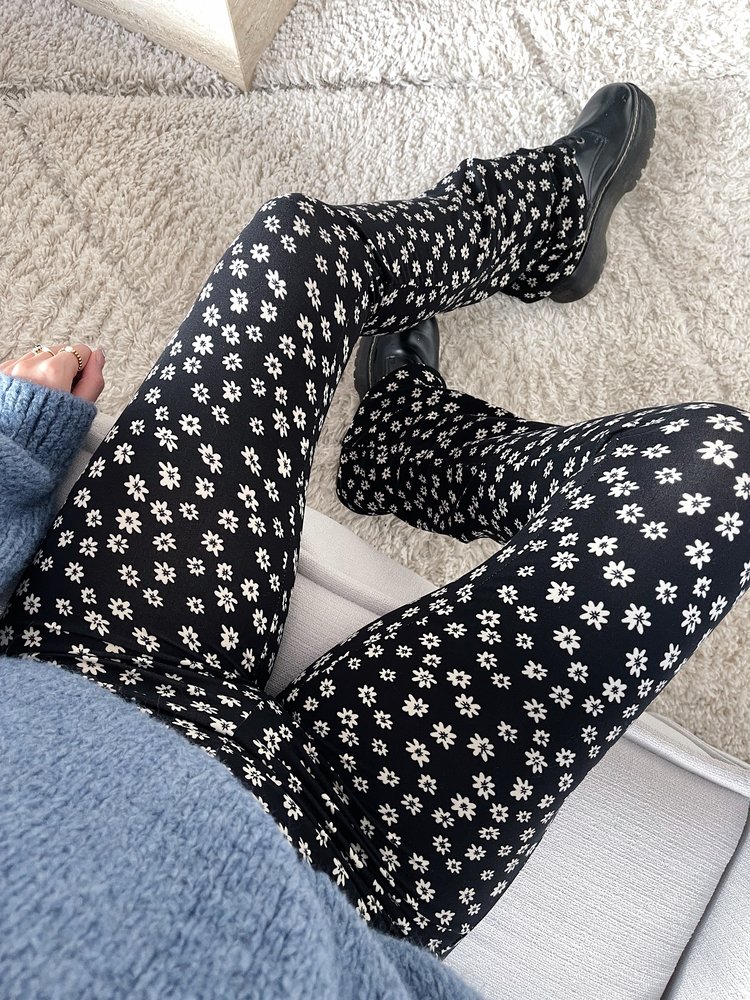 Blossom Flower Flared Leggings / Black