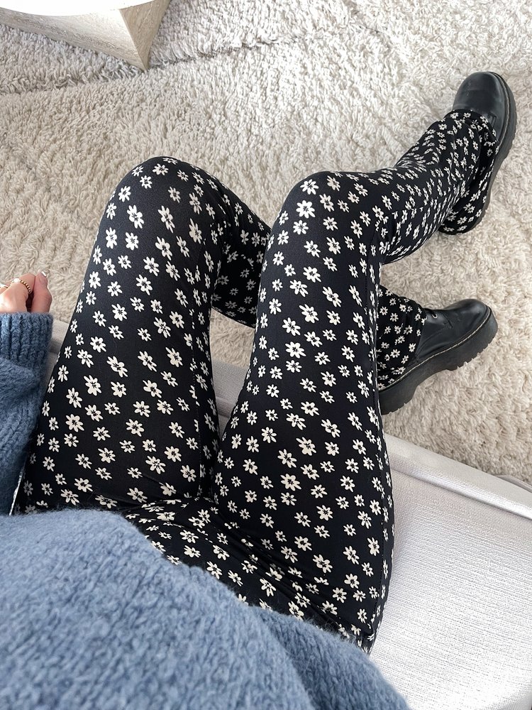 Blossom Flower Flared Leggings / Black