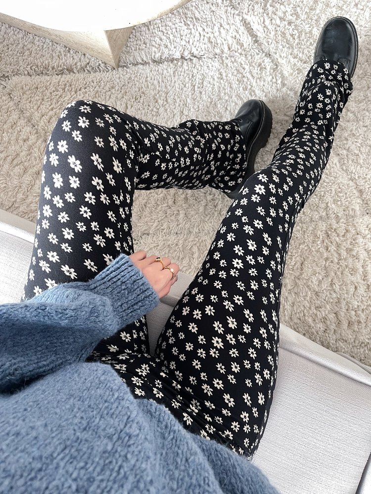 Blossom Flower Flared Leggings / Black