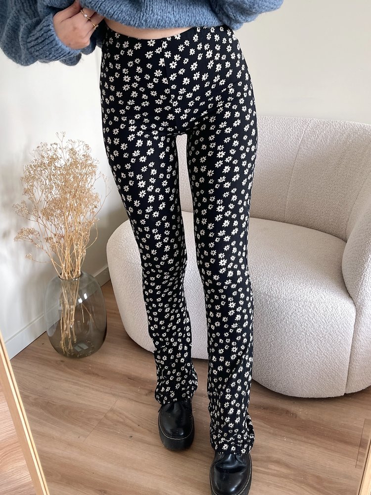 Blossom Flower Flared Leggings / Black