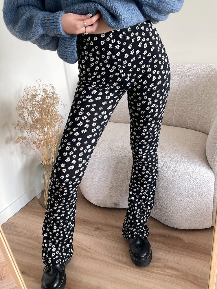 Blossom Flower Flared Leggings / Black