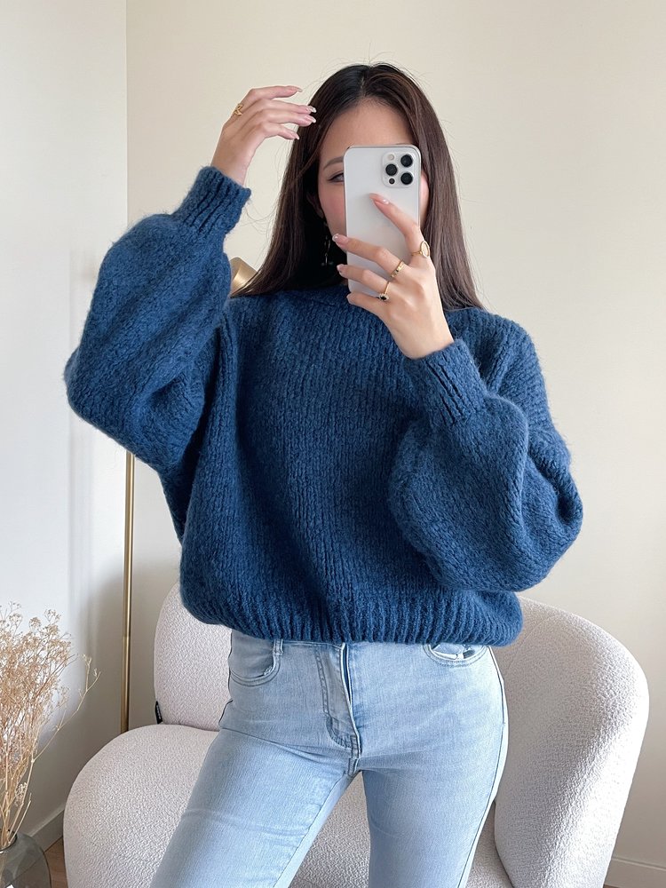Caro Oversized Knit Sweater / Navy Blue