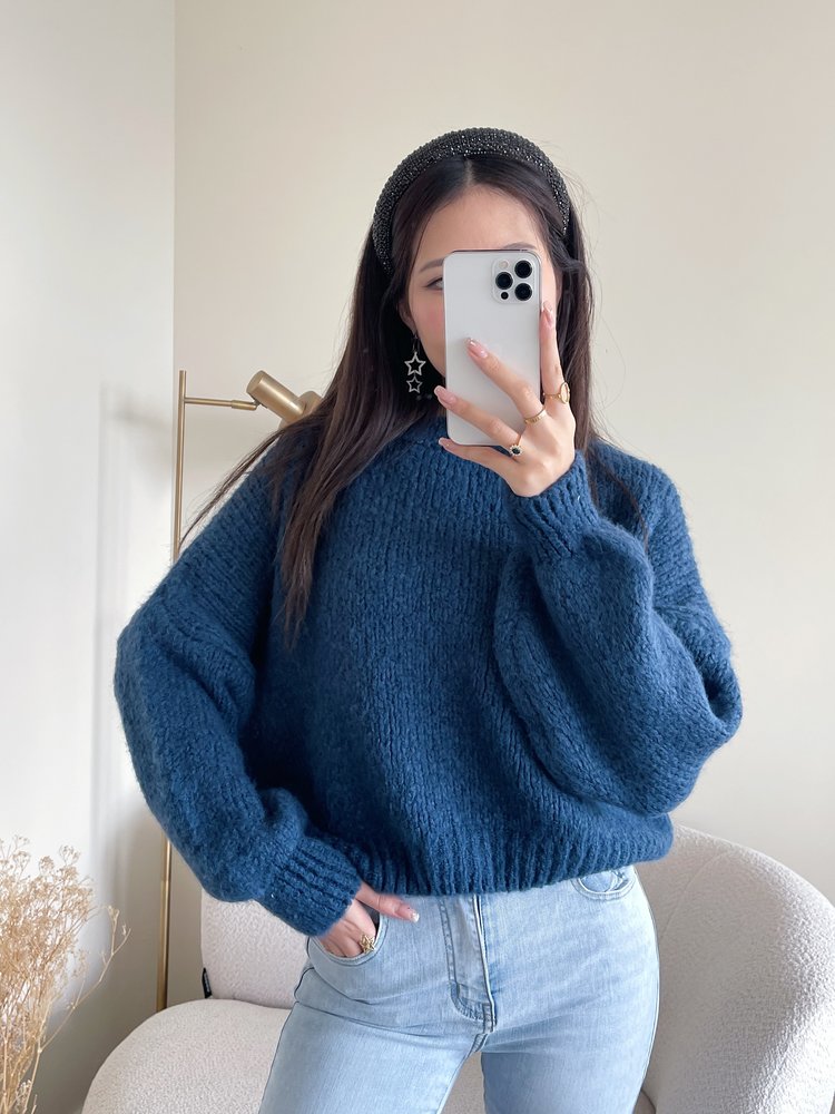 Caro Oversized Knit Sweater / Navy Blue