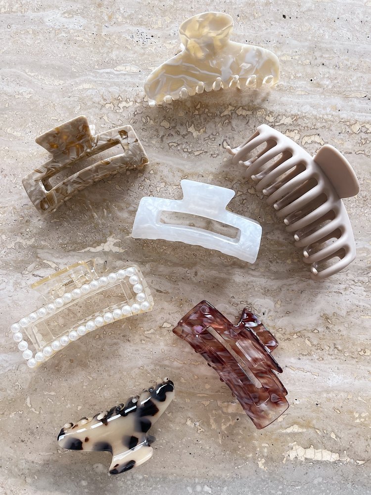 Freesia Pearl Hair Claw / White