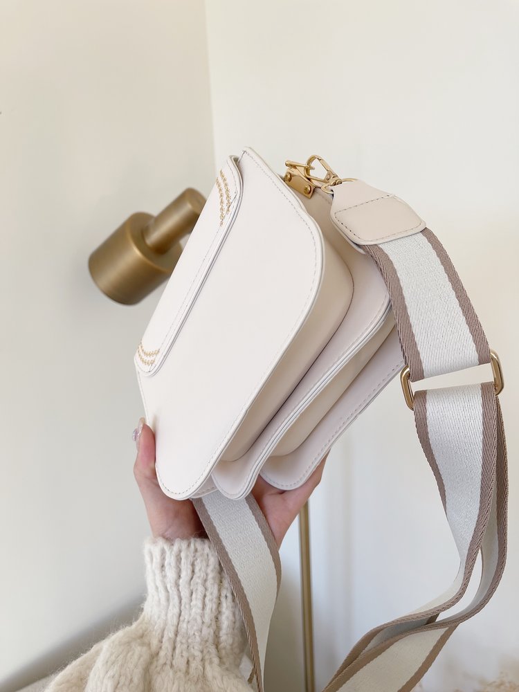 Gisa Stitched Crossbody Bag / Beige