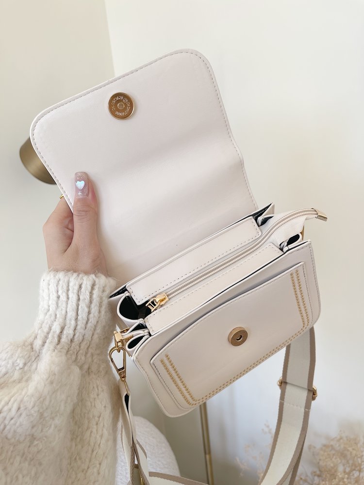 Gisa Stitched Crossbody Bag / Beige