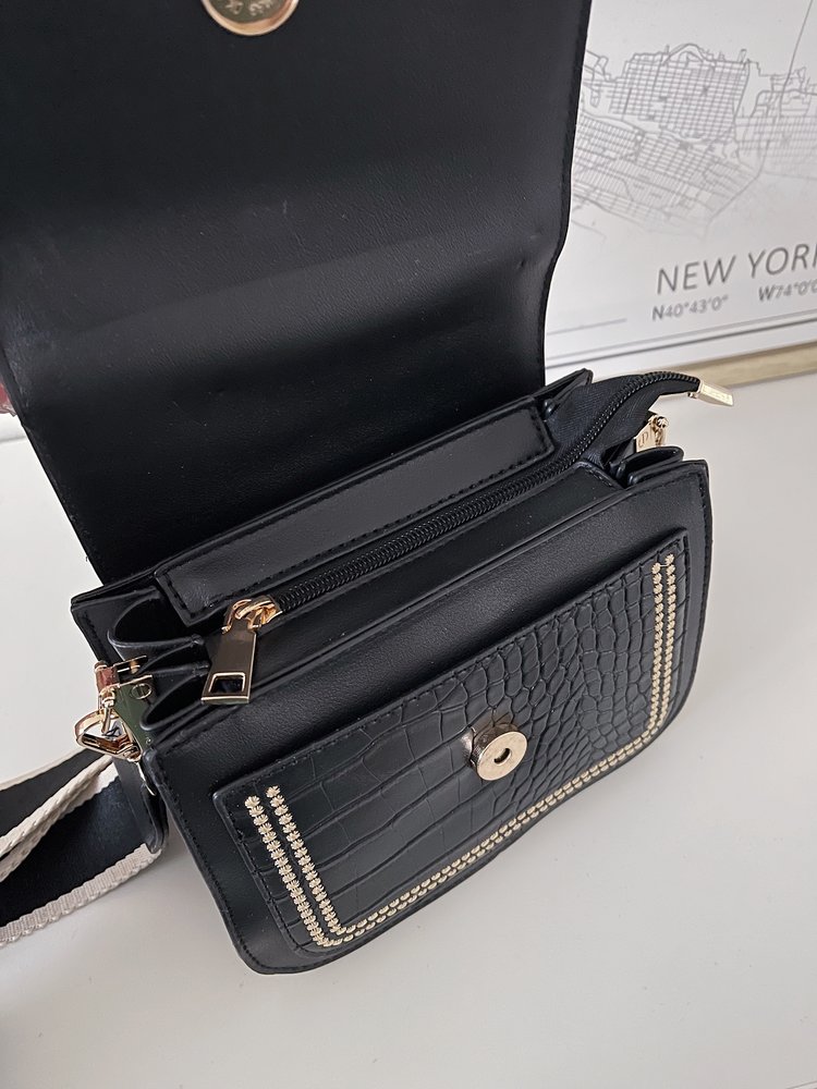 Inaya Stitched Crossbody Bag / Black