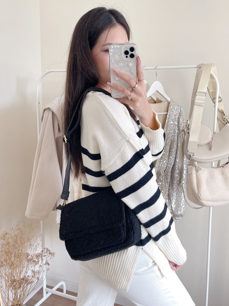 Miyo Teddy Crossbody Bag / Black