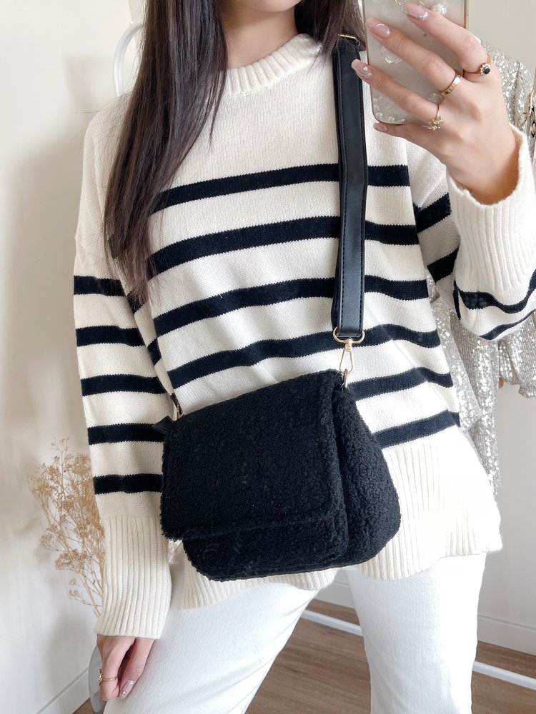 Miyo Teddy Crossbody Bag / Black