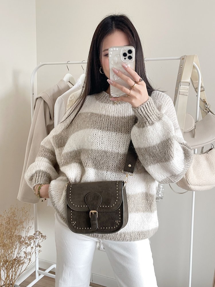 Rhea Studs Crossbody Bag / Olive Green