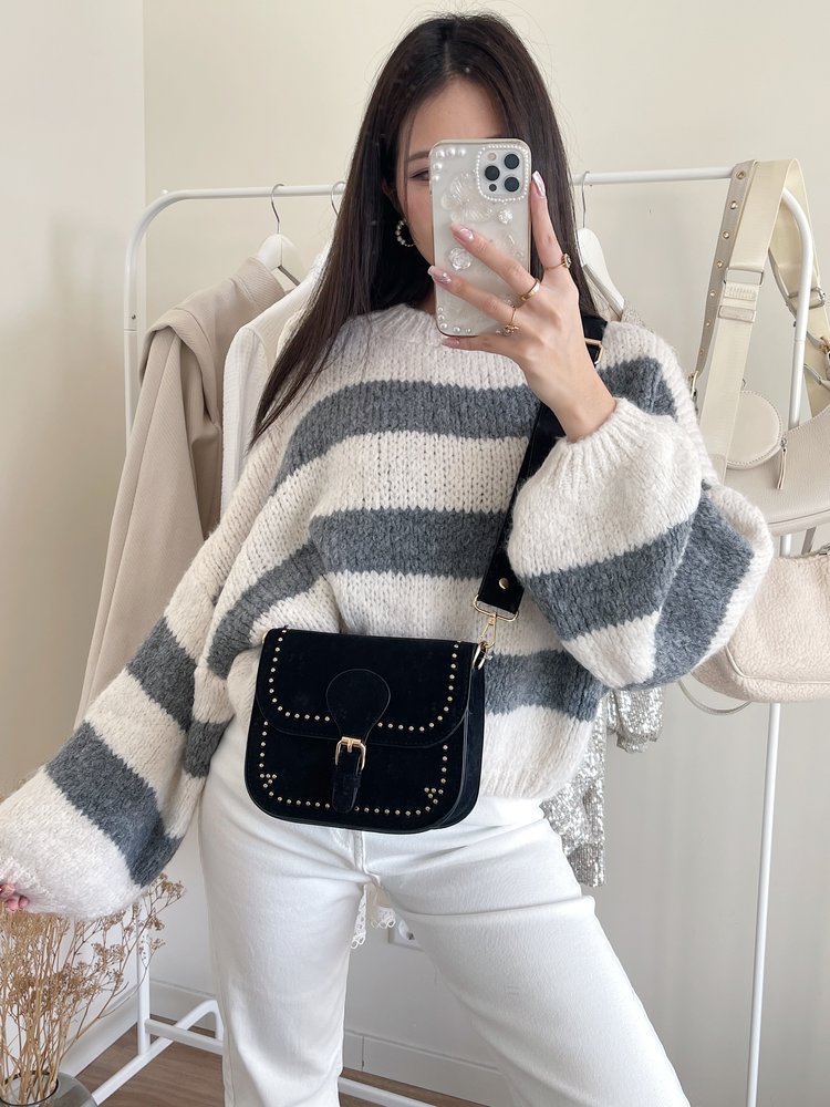 Rhea Studs Crossbody Bag / Black