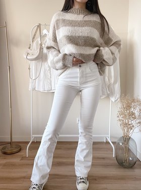 Luna Basic Flared Jeans / White