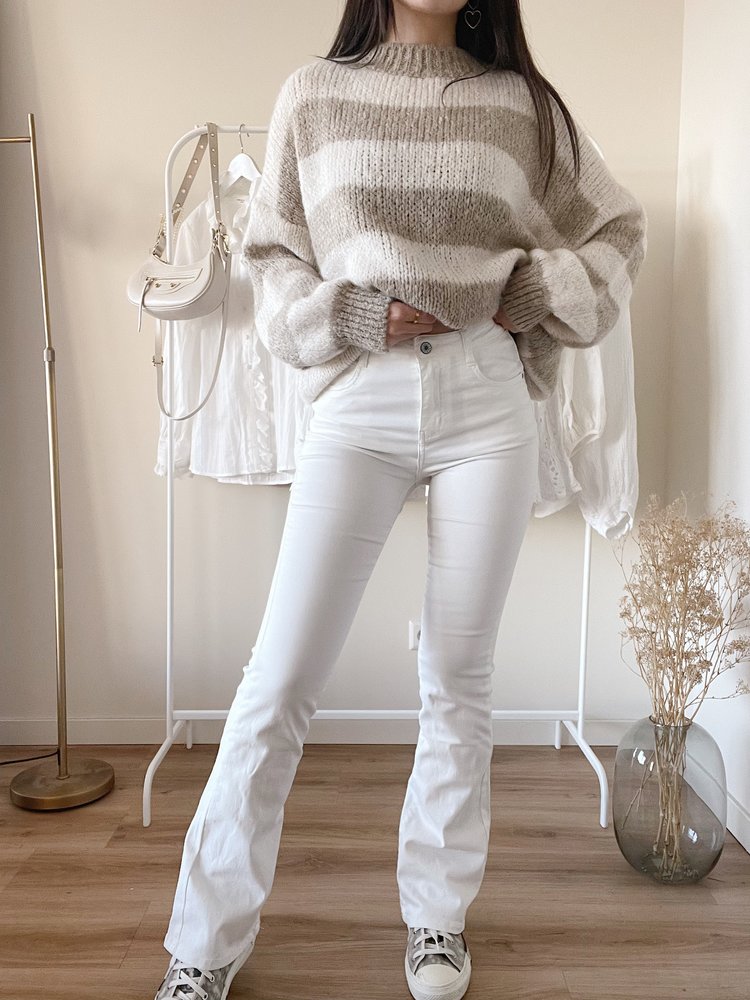 Luna Basic Flared Jeans / White