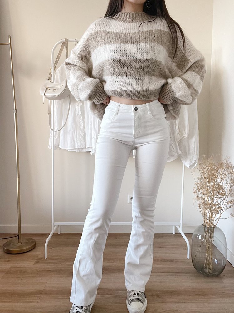 Luna Basic Flared Jeans / White