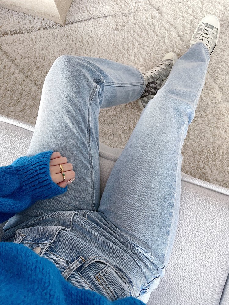 Yara Straight Leg Jeans / Blue