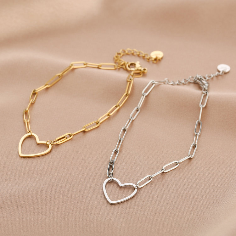 Gold Heart Linked Chain Bracelet