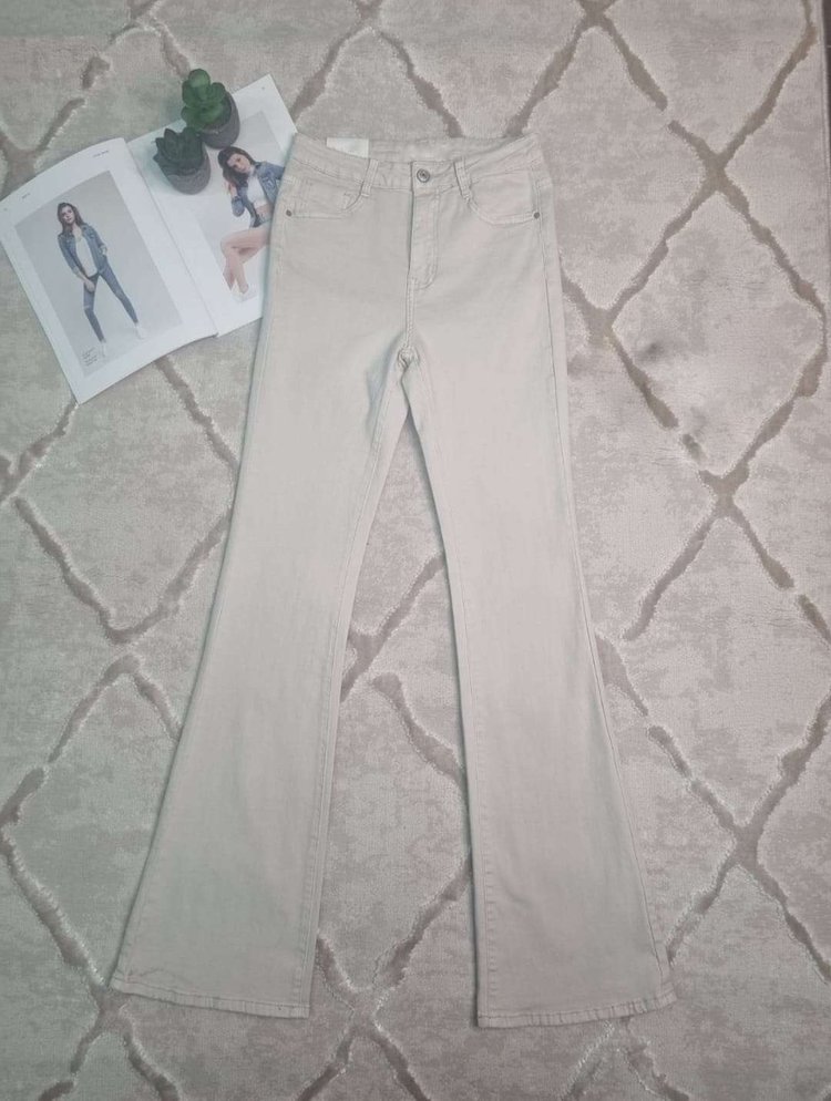 Luna Basic Flared Jeans / Beige