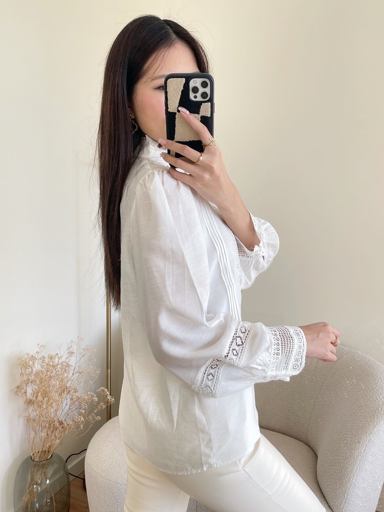 Reva Embroidered Blouse / Black