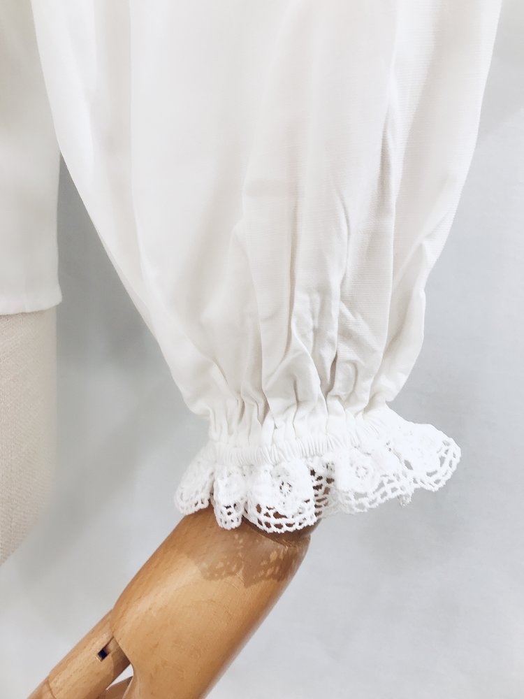 Nyra Embroidered Blouse / Black