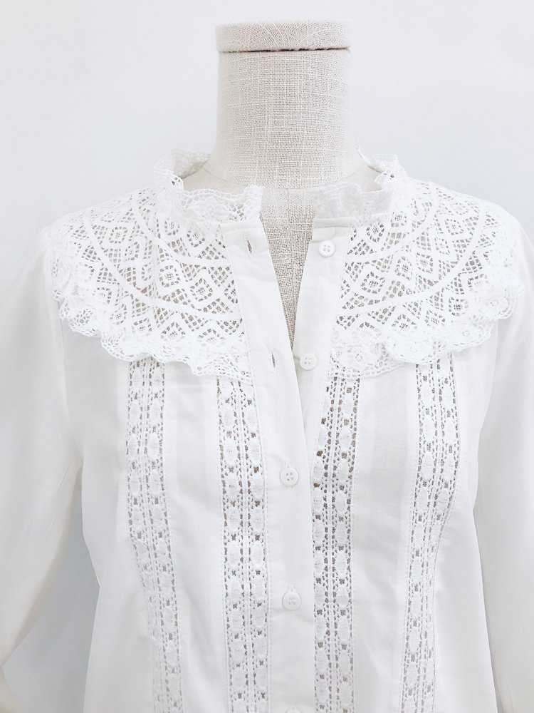 Nyra Embroidered Blouse / Black
