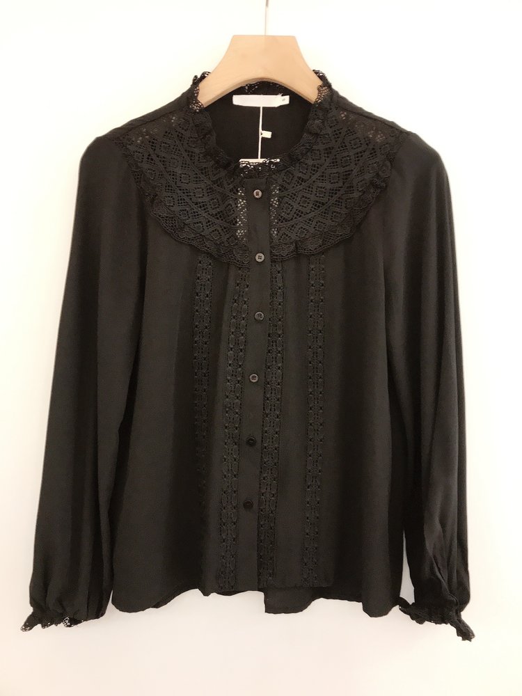 Nyra Embroidered Blouse / Black