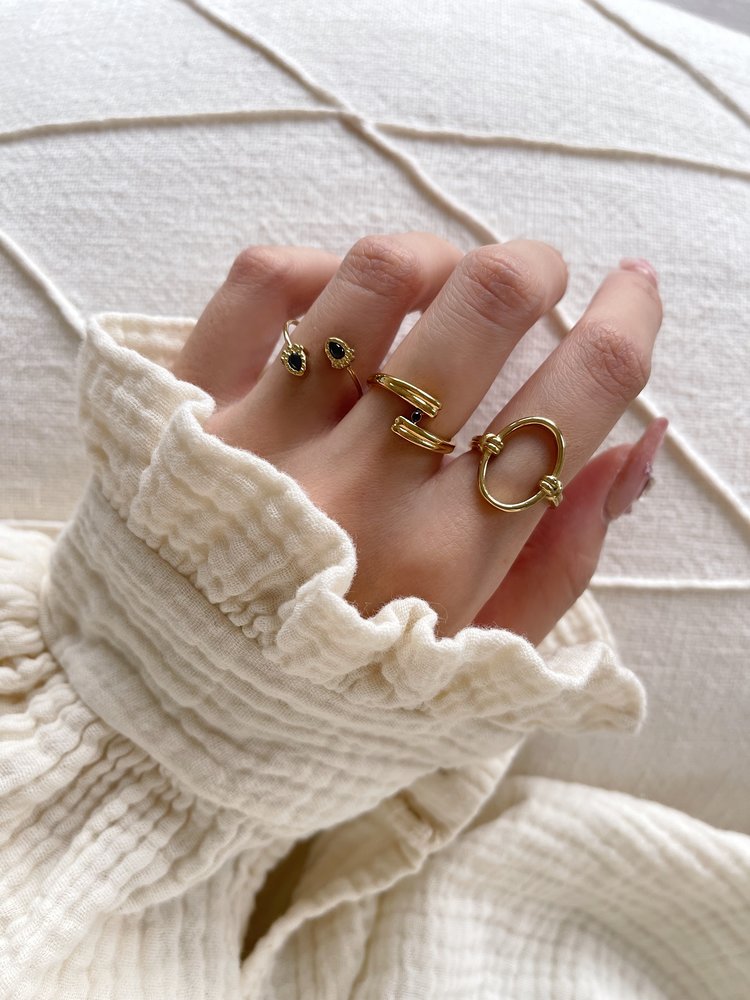 Gold Elegant Twist Ring