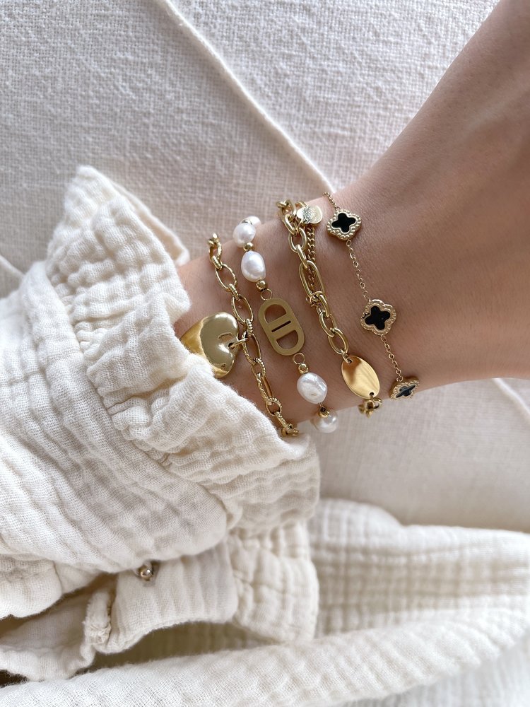 Gold Heart Pendant Bracelet