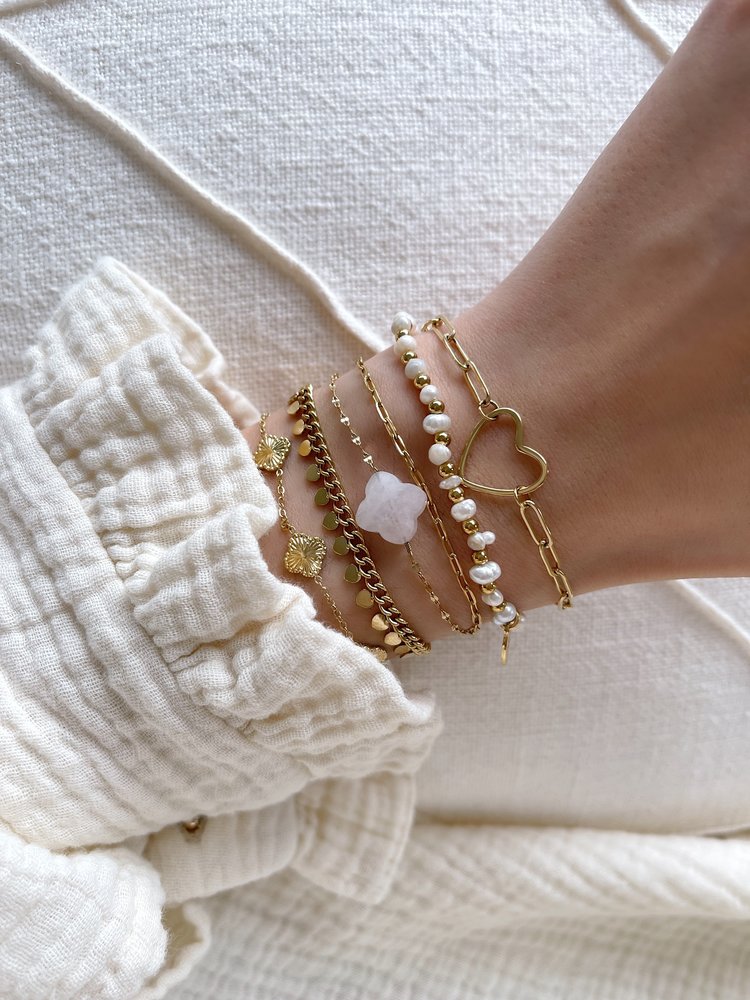 Gold Heart Linked Chain Bracelet