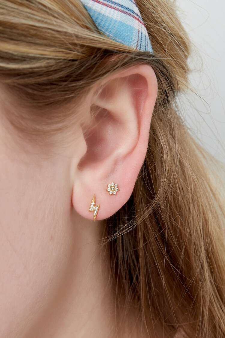 Gold Pretty Flower Studs