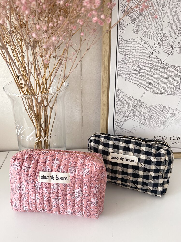 Yumeka Check Toiletry Bag / Black