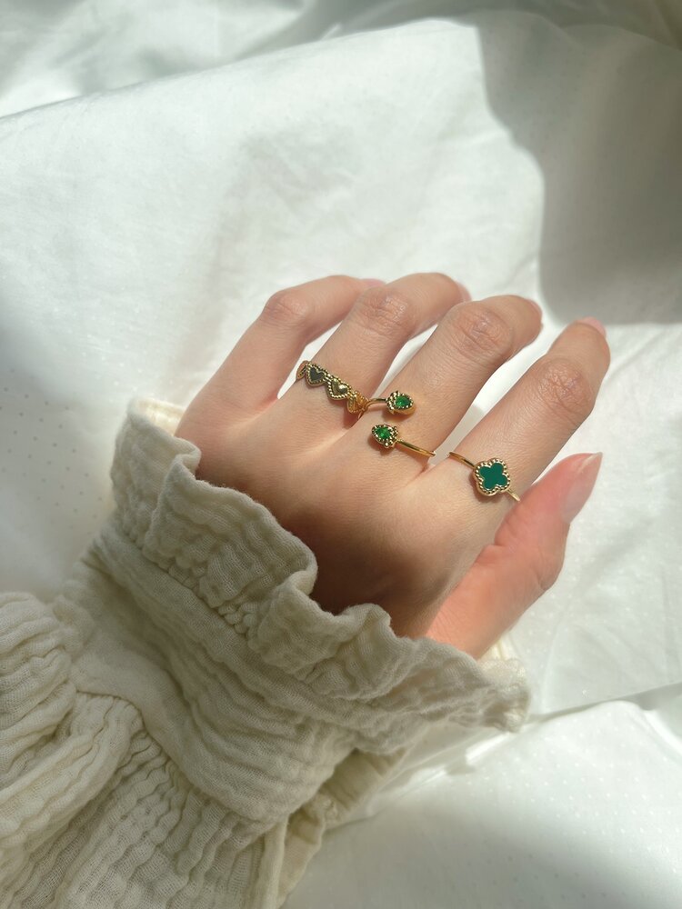 Gold Vintage Clover Ring / Green