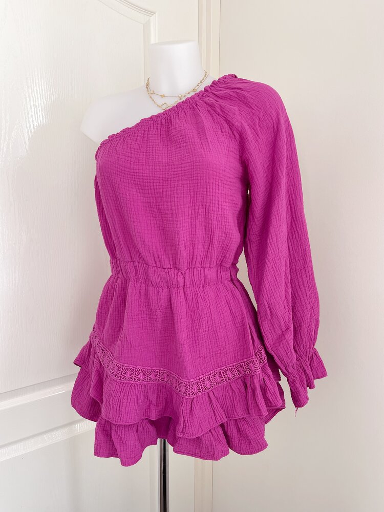 Ninni One Shoulder Playsuit / Fuchsia