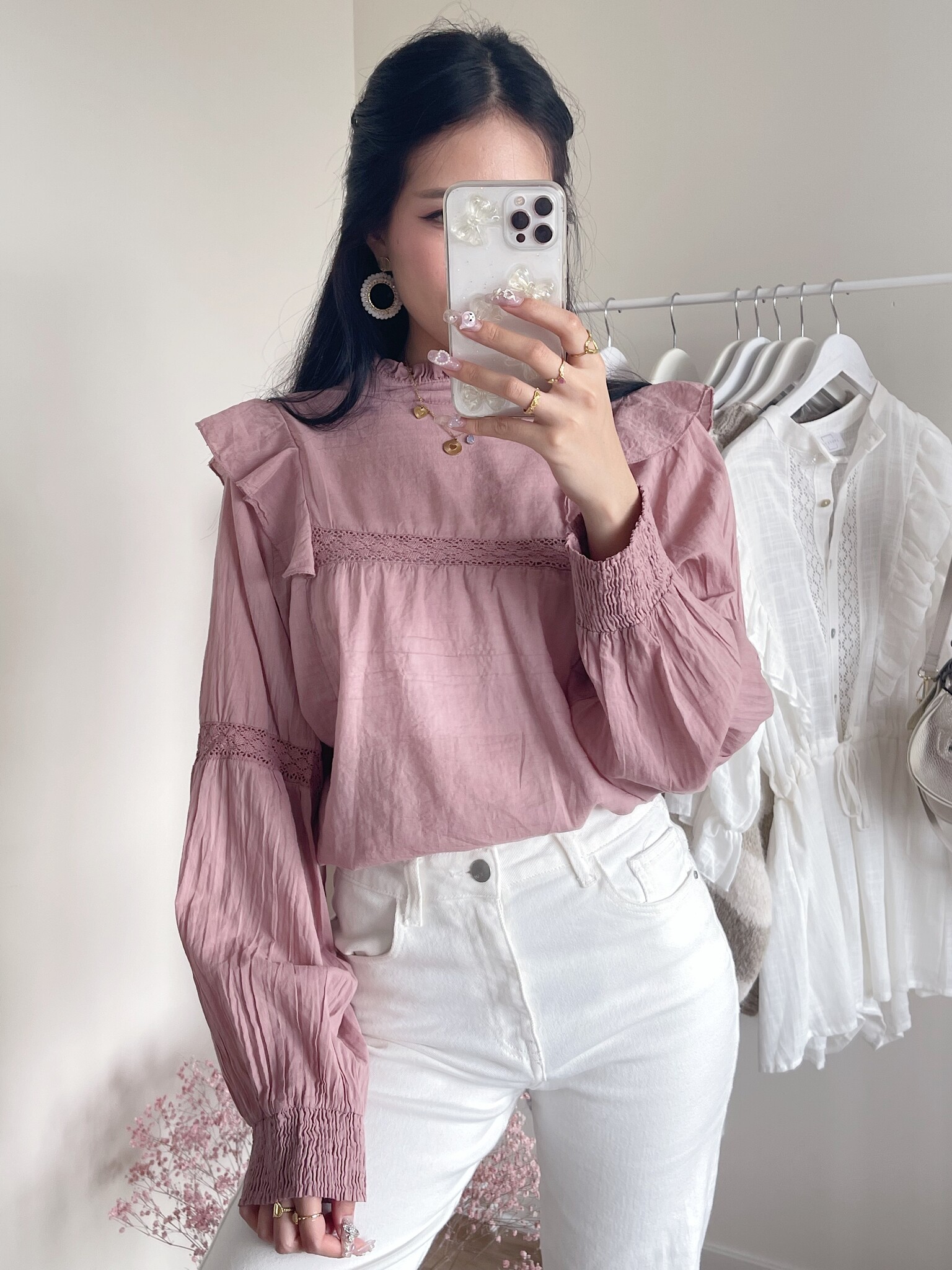 https://cdn.webshopapp.com/shops/247411/files/438488337/lenae-ruffle-blouse-pink.jpg