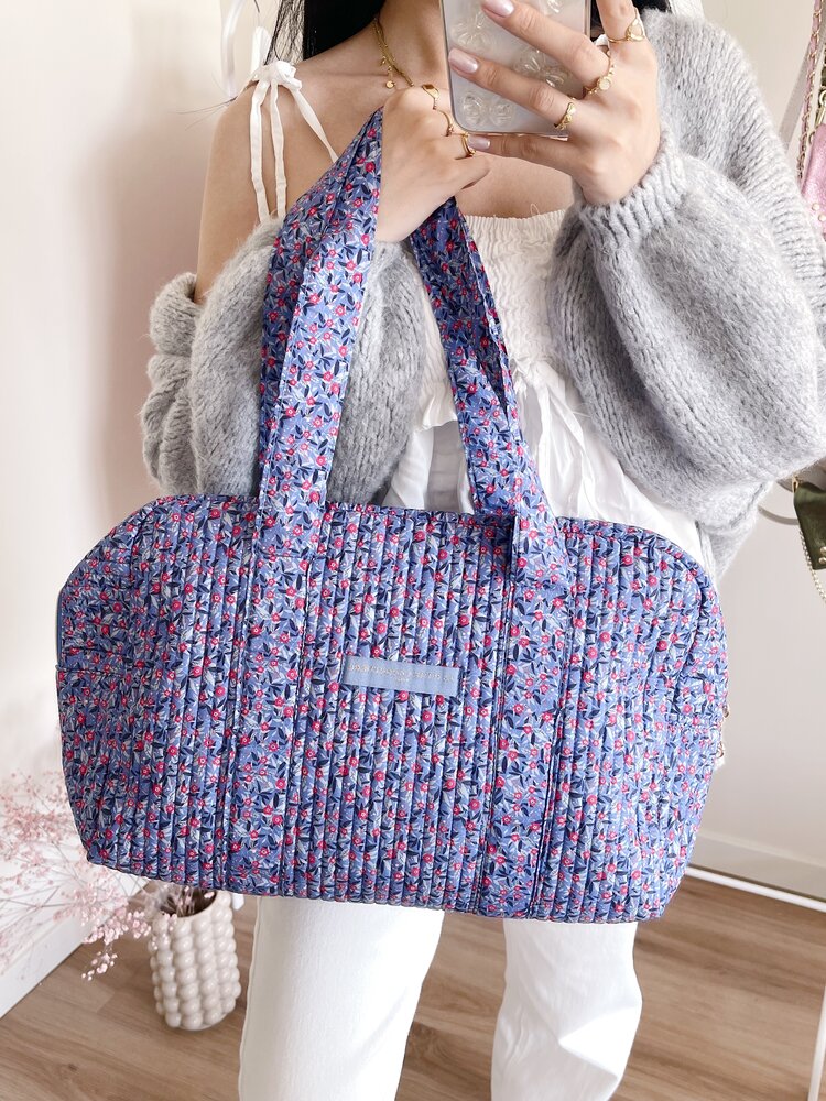 Acacia Flower Travel Bag / Lilac