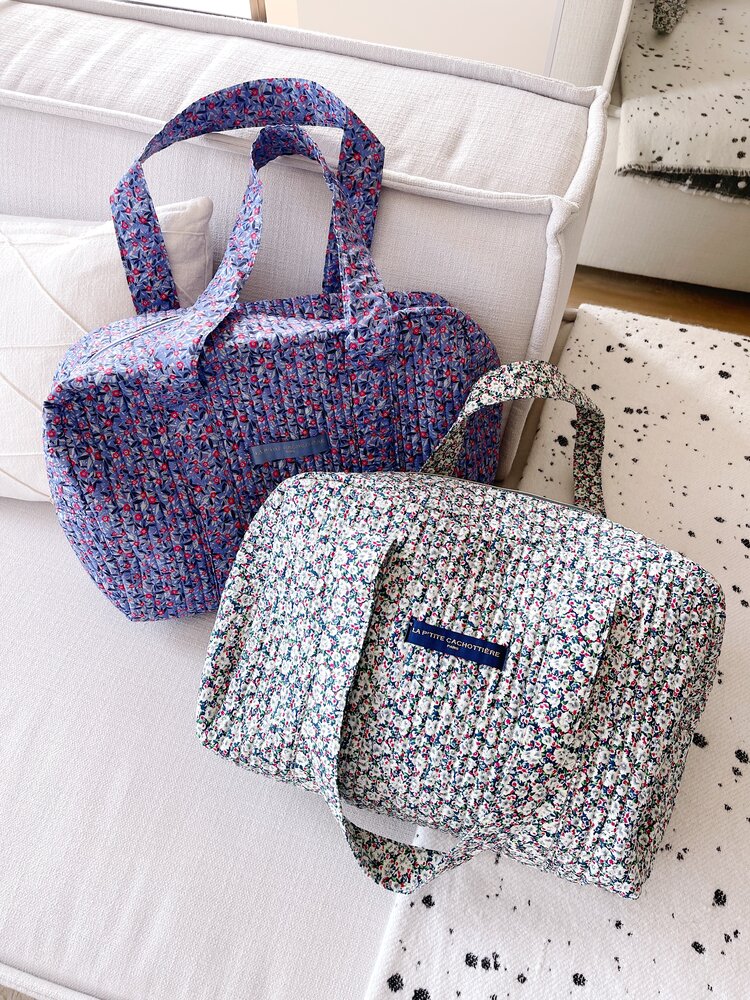 Acacia Flower Travel Bag / Lilac