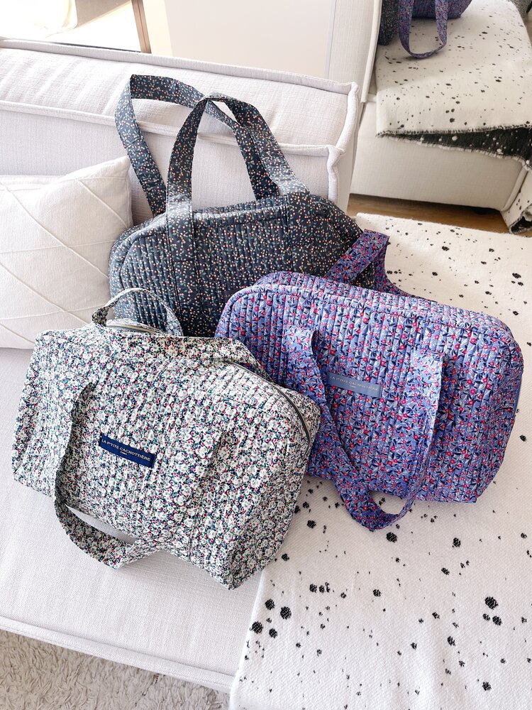 Acacia Flower Travel Bag / Lilac