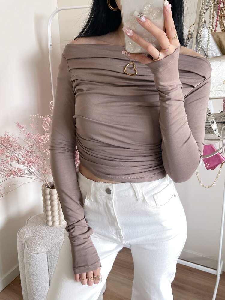 Maine Off Shoulder Top / Taupe