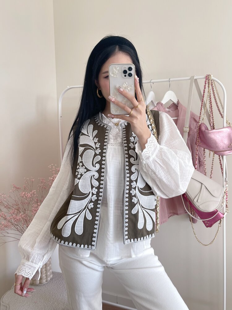 Suhara Embroidered Gilet / Khaki Green
