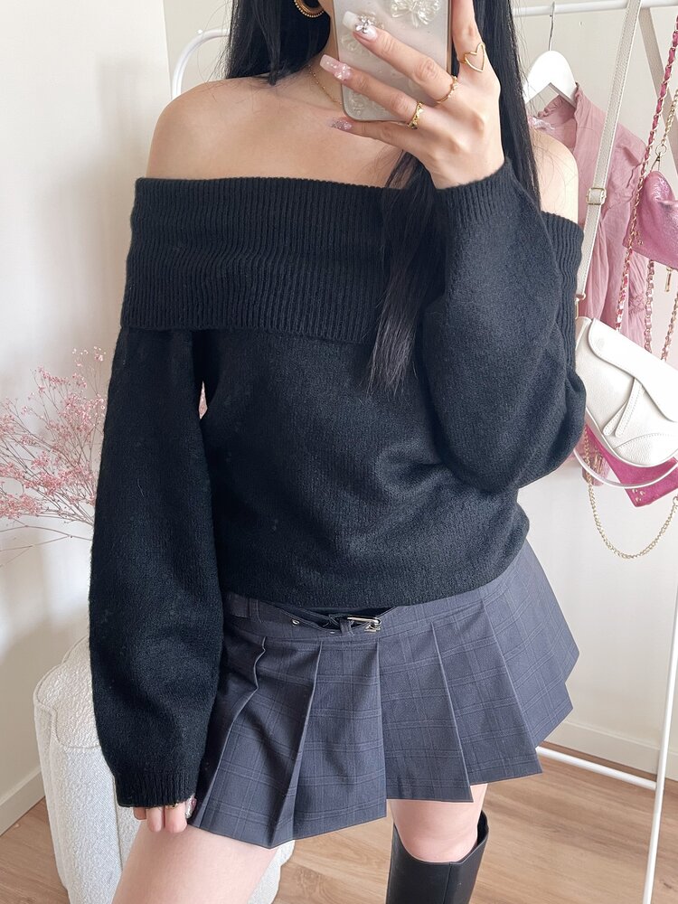 Esra Off Shoulder Sweater / Black