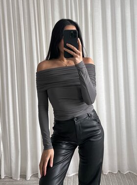 Faria Off Shoulder Top / Dark Grey