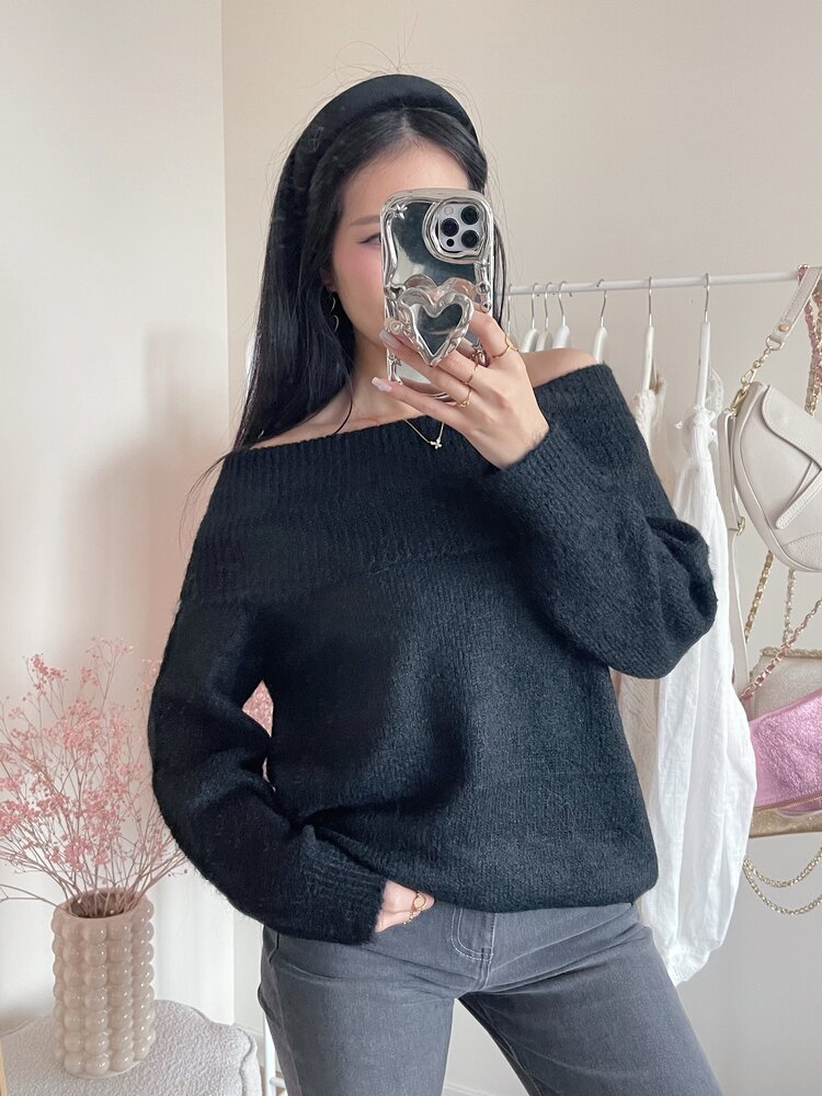 Lumi Off Shoulder Sweater / Black