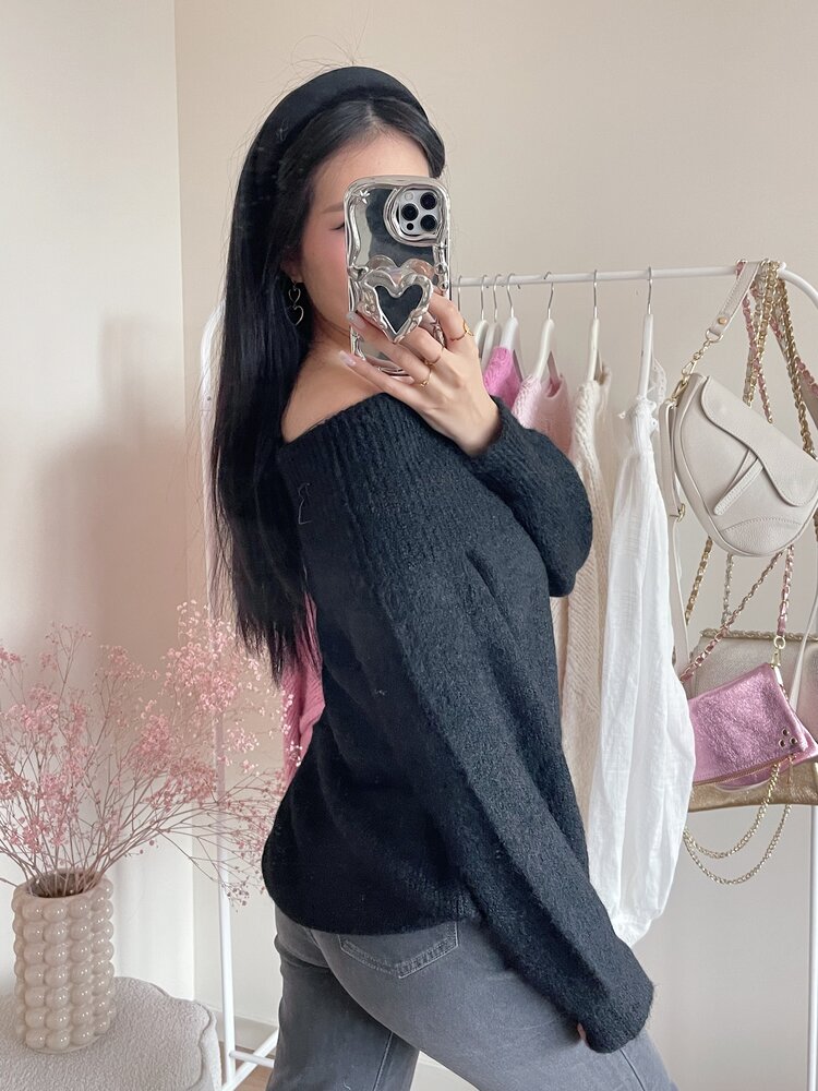 Lumi Off Shoulder Sweater / Black